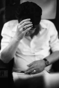 Geert Robberechts reading on a train heading north